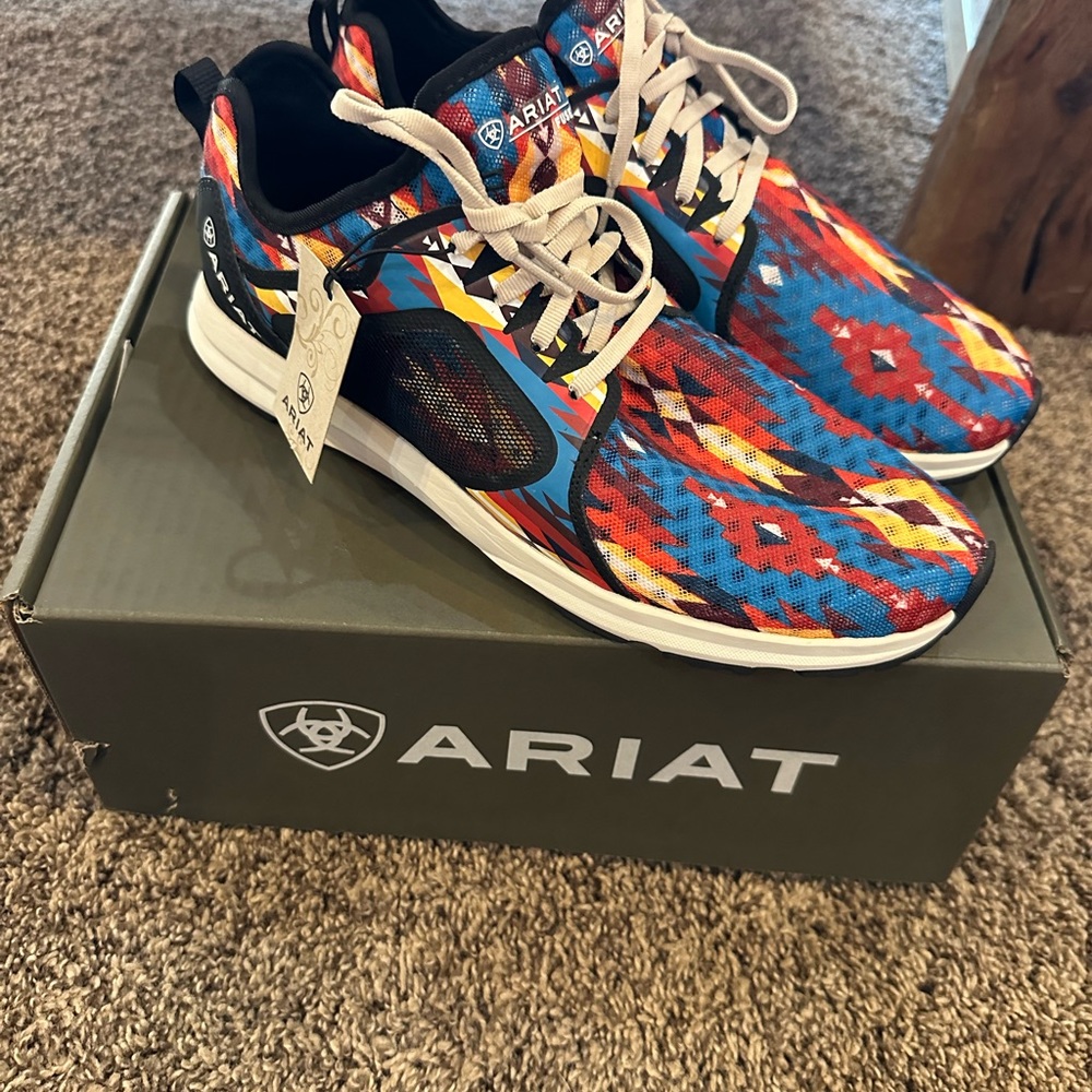 BRAND NEW!! Ariat fuse tennis shoes